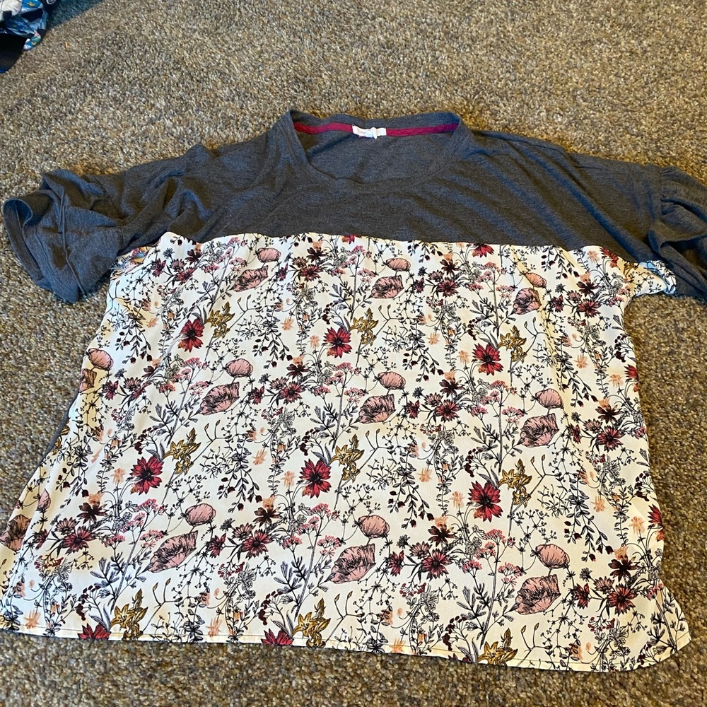 Maurice’s short sleeved blouse with flowers
